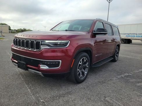 Used 2023 Jeep Wagoneer L Series III w/ Preferred Equipment Group AWD/4WD image 2