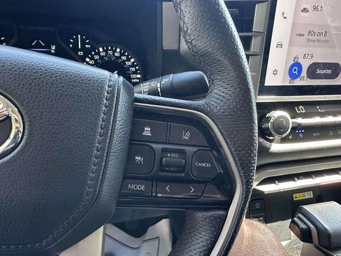 Used 2022 Toyota Tundra Limited w/ Power Package AWD/4WD image 32