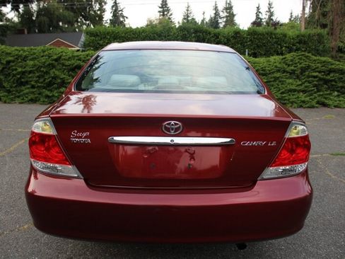 Used 2005 Toyota Camry LE image 10