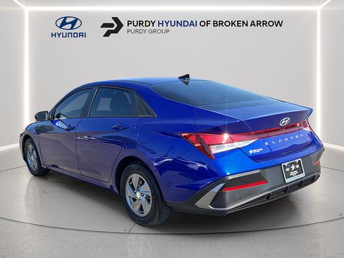 Certified 2024 Hyundai Elantra SE FWD image 7