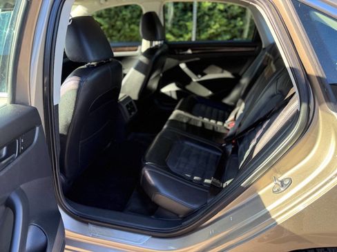 Used 2015 Volkswagen Passat TDI SEL Premium image 27