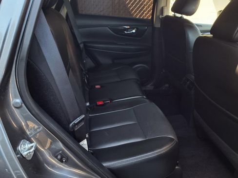 Used 2018 Nissan Rogue SL FWD image 22