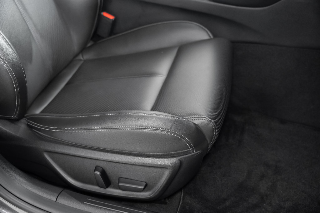 Used 2026 Genesis G70 2.5T RWD image 25