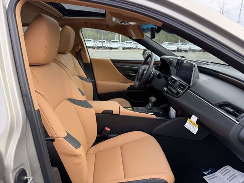 Used 2025 Lexus ES 350 Premium w/ Premium Package image 16