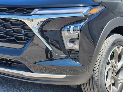 New 2026 Chevrolet Trax LT w/ Driver Confidence Package FWD image 6