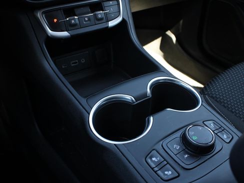 Used 2022 GMC Terrain SLE w/ Driver Convenience Package image 14