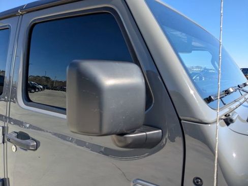 Used 2022 Jeep Gladiator Overland w/ Popular Equipment Package image 11