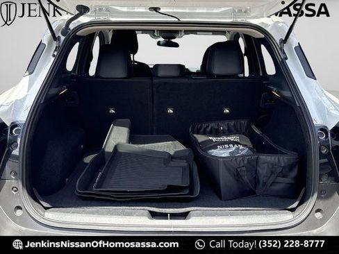 Certified 2025 Nissan Kicks SR FWD image 19