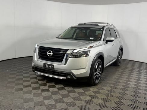 Used 2025 Nissan Pathfinder Platinum w/ Cargo Package AWD/4WD image 10