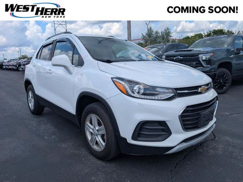 Used 2020 Chevrolet Trax LT w/ Driver Confidence Package AWD/4WD image 1