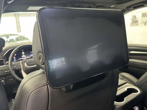 Used 2024 GMC Yukon Denali w/ Advanced Technology Package image 14