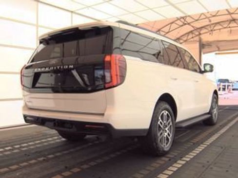 Used 2025 Ford Expedition Active AWD/4WD image 9