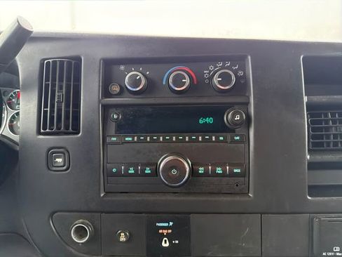 Used 2015 GMC Savana 3500 Extended image 16