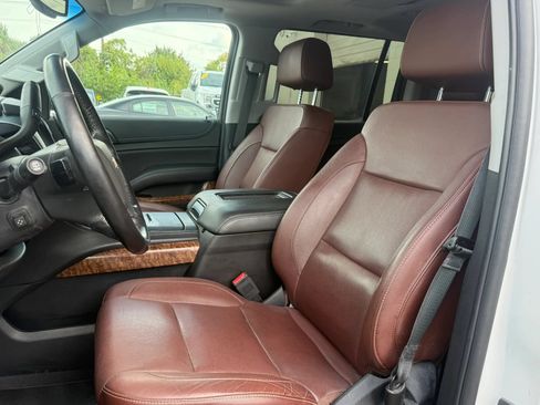 Used 2019 Chevrolet Suburban Premier w/ Premier Plus Edition AWD/4WD image 23