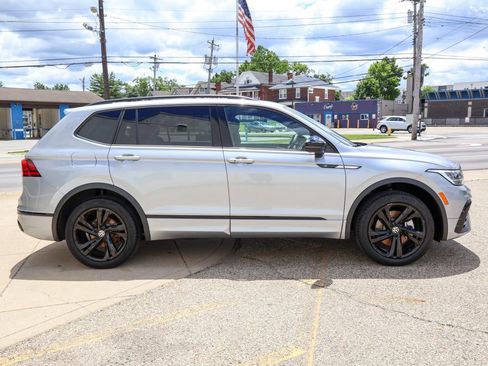 Used 2023 Volkswagen Tiguan SE R-Line FWD image 6