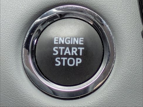 Used 2023 Toyota Highlander XLE FWD image 31