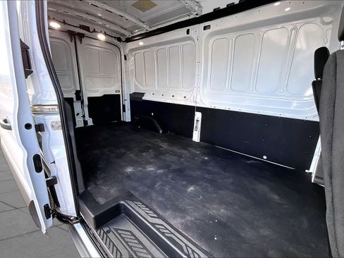 Used 2022 Ford E-Transit Medium Roof RWD image 19