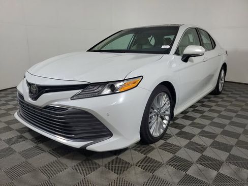 Used 2018 Toyota Camry XLE w/ Driver Assist Package FWD image 3