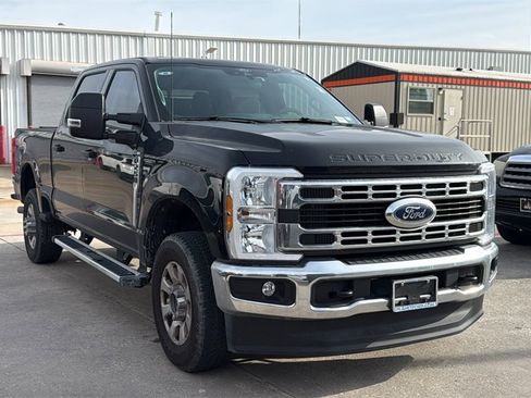 Used 2024 Ford F250 XLT w/ FX4 Off-Road Package image 3