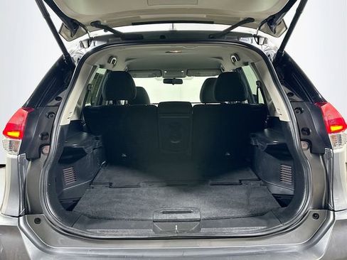 Used 2018 Nissan Rogue SV w/ Premium Package image 26