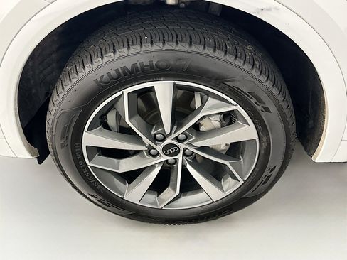 Used 2023 Audi Q5 2.0T Premium w/ Convenience Package image 11