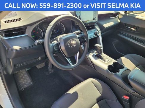 Used 2021 Toyota Venza LE w/ Carpet Mat Package (TMS) image 7