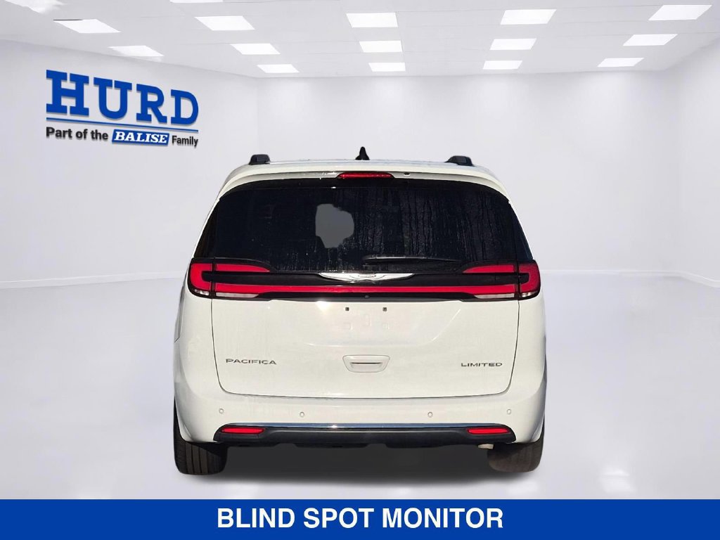 Used 2023 Chrysler Pacifica Limited FWD image 5