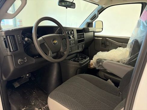New 2026 Chevrolet Express 2500 Extended RWD image 8