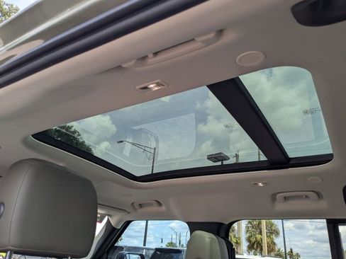 Used 2020 Land Rover Defender 110 SE AWD/4WD image 18