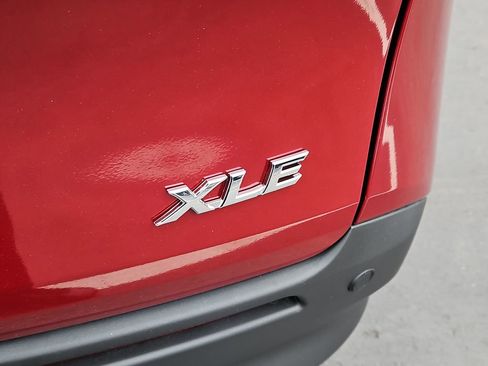 New 2026 Toyota Sienna XLE FWD image 4