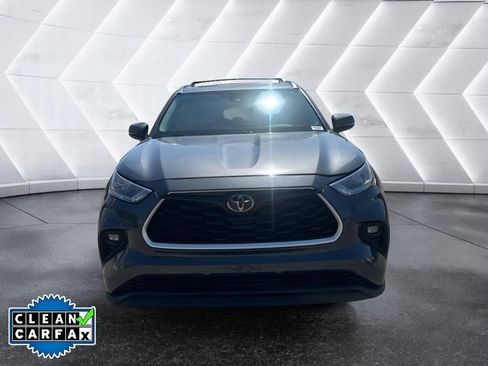 Used 2020 Toyota Highlander XLE AWD/4WD image 2
