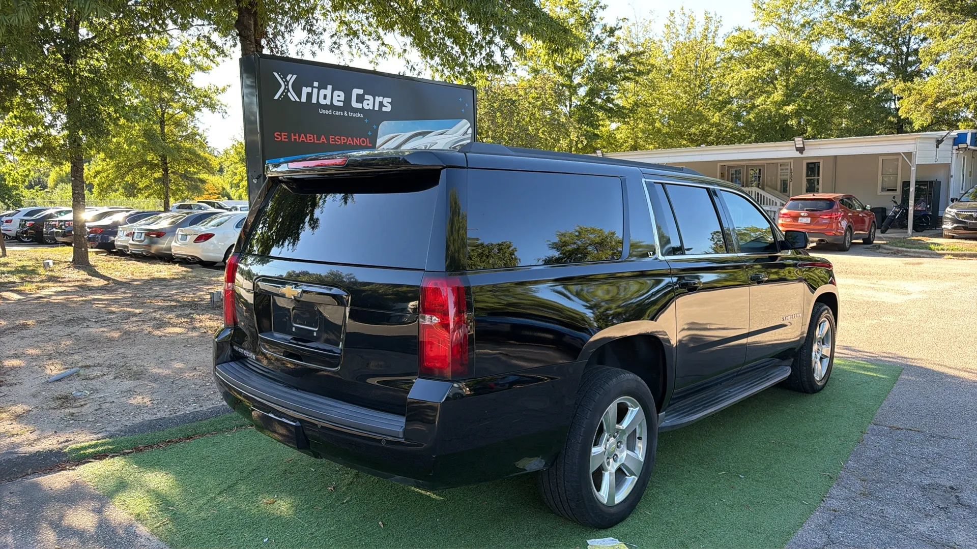 Used 2015 Chevrolet Suburban LT RWD image 6