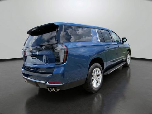 Used 2025 Chevrolet Suburban Premier AWD/4WD image 8