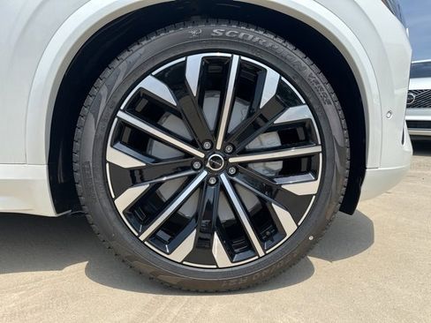 Used 2025 Volvo XC90 B6 Ultra w/ Lounge Package image 10