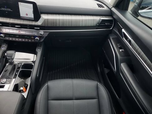 Used 2025 Kia Telluride EX w/ EX Captain's Chair Package AWD/4WD image 19
