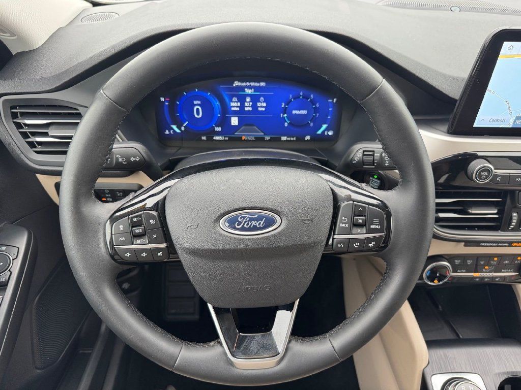 Certified 2022 Ford Escape SEL w/ Technology Package AWD/4WD image 11