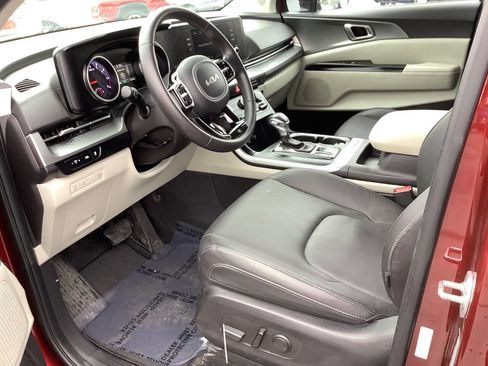 Used 2024 Kia Carnival LX image 22