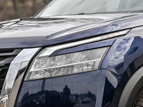 Used 2024 Nissan Pathfinder Platinum w/ Cargo Package image 3