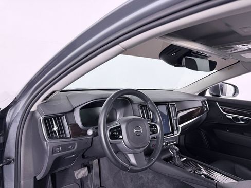 Used 2019 Volvo S90 T6 Momentum image 27