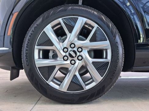 New 2026 Cadillac Optiq Luxury 1 image 27