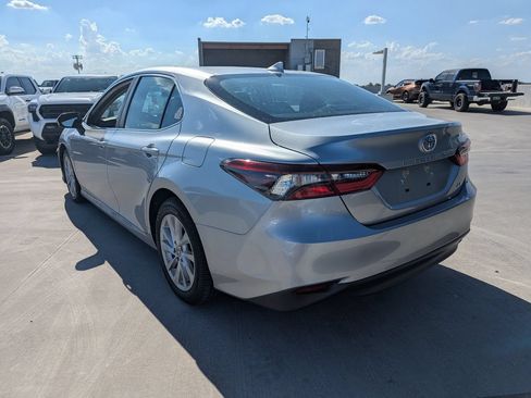 Used 2022 Toyota Camry LE FWD image 6