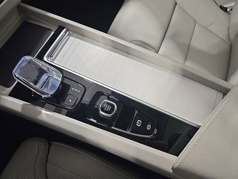 New 2026 Volvo XC60 B5 Ultra w/ Protection Package Premier image 12