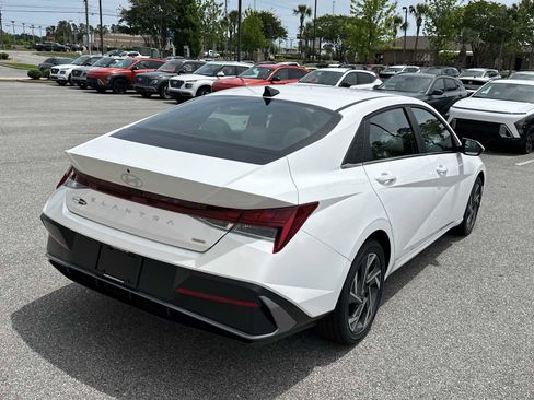 New 2026 Hyundai Elantra Limited FWD image 5