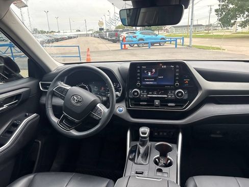 Used 2020 Toyota Highlander XLE FWD image 11