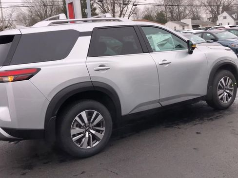 New 2025 Nissan Pathfinder SL image 8