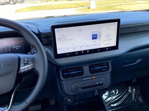 Used 2025 Ford Maverick Lobo AWD/4WD image 6