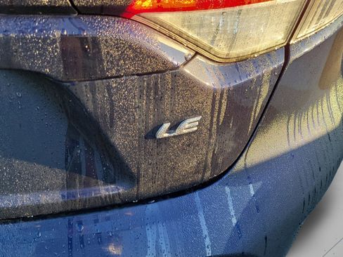 Used 2022 Toyota Corolla LE image 20