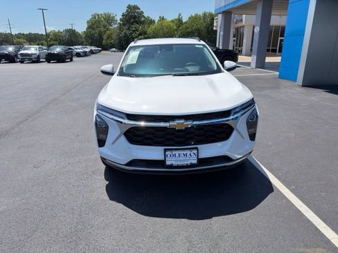 New 2026 Chevrolet Trax LT w/ LT Convenience Package FWD image 4