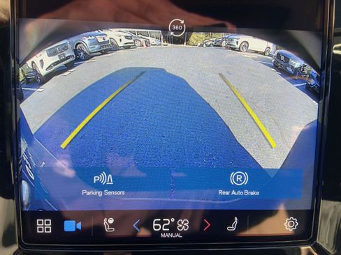 Certified 2023 Volvo XC40 B5 Plus w/ Protection Package Premier image 26