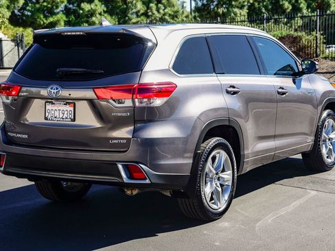 Used 2017 Toyota Highlander Limited image 7